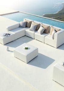 Lees meer over het artikel Witte Loungeset
