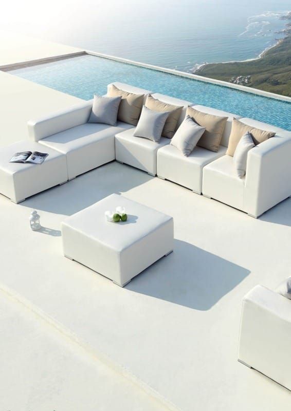 Lees meer over het artikel Witte Loungeset
