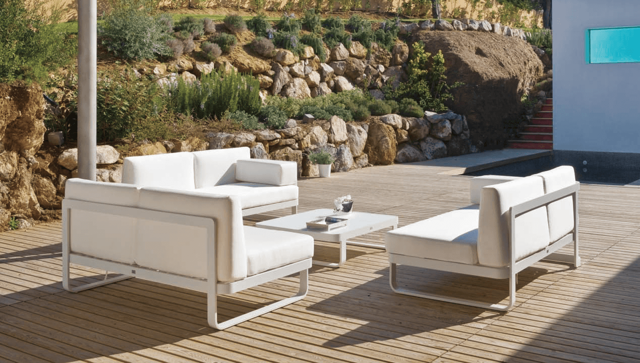 Lees meer over het artikel Witte loungeset