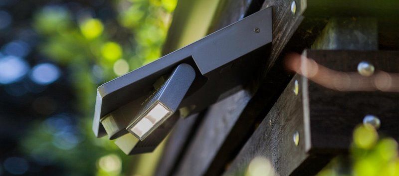 LUTEC Tilly - Security wandlamp voor buiten op zonne-energie - PIR bewegingssensor - Easy fix zonder draad - Solar - LED - 420lm - 4W - 4000K wit licht - Zilvergrijs - Afbeelding 4